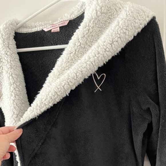 Victoria's Secret robe - Picture 7 of 8